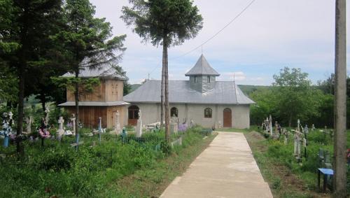 Biserica - vedere exterioară